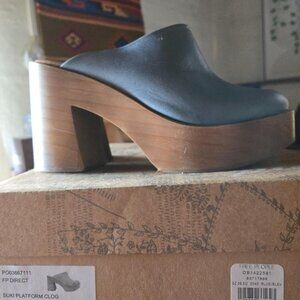 BRAND NEW Free People Suki Platform Clogs (Denim blue)